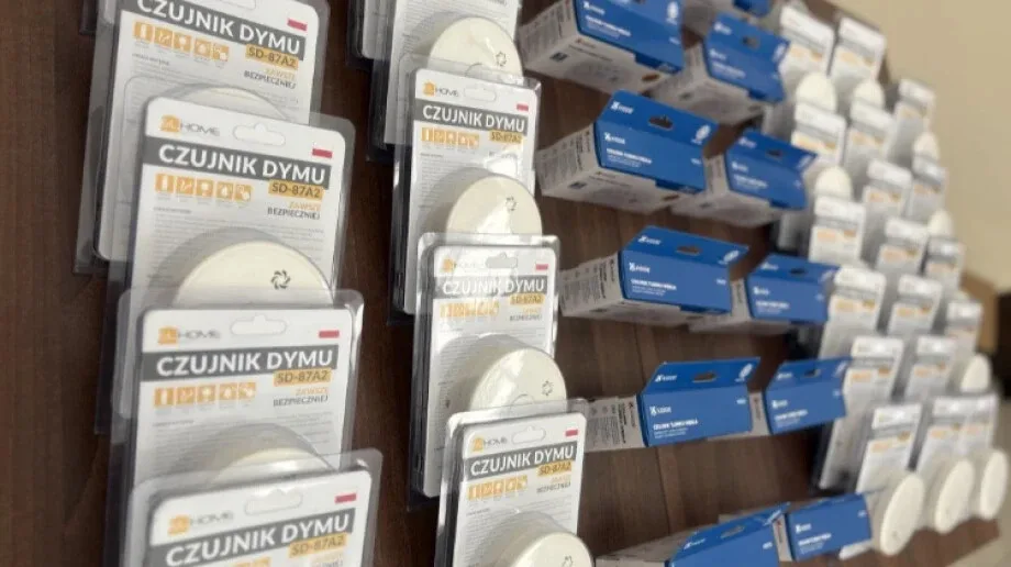 Czujniki dymu i czadu trafią do potrzebujących mieszkańców gminy Małkinia Górna (zdjęcia)