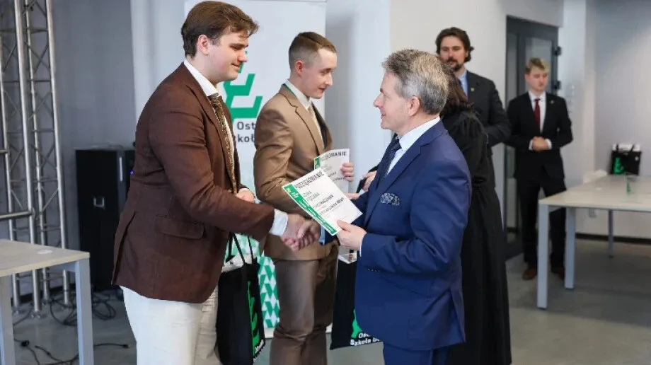 Musieli zmierzyć się z niełatwą tezą. Finał Ostrowskiej Szkoły Debaty za nami