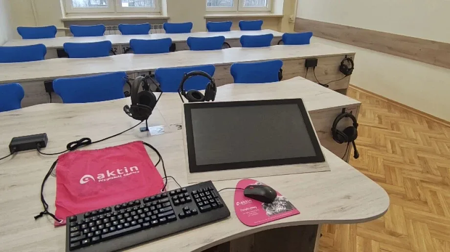 Uczniowie ZS-P w Ostrowi mają nowoczesną pracownię językową. W remont zaangażowała się lokalna firma