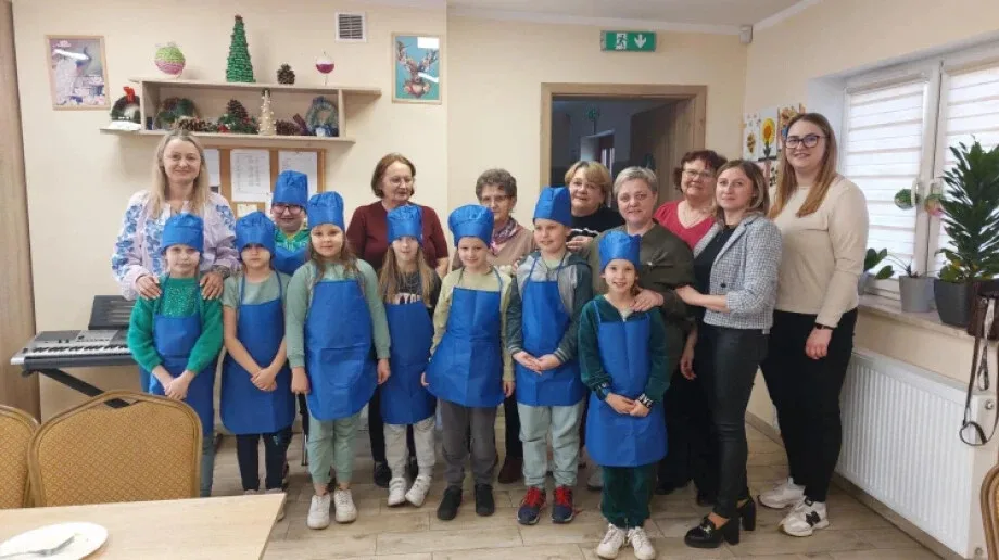 Dzieci gotowały z seniorami - zajęcia kulinarne w Starym Lubotyniu