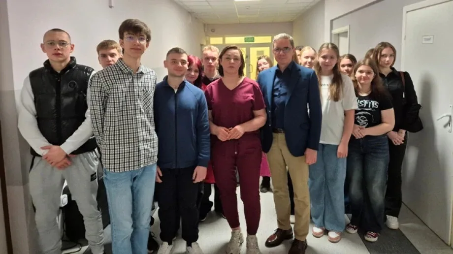 Uczniowie "Koperniczka" odkrywają tajniki diagnostyki obrazowej w ostrowskim szpitalu (zdjęcia)