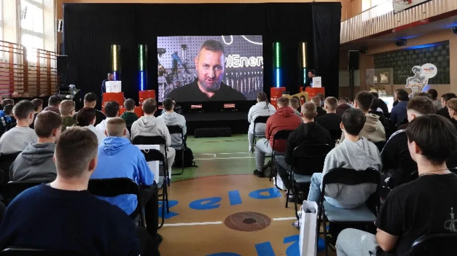 Mechanik znany z TVN Turbo w małkińskim "Staszicu". Co tam robił?