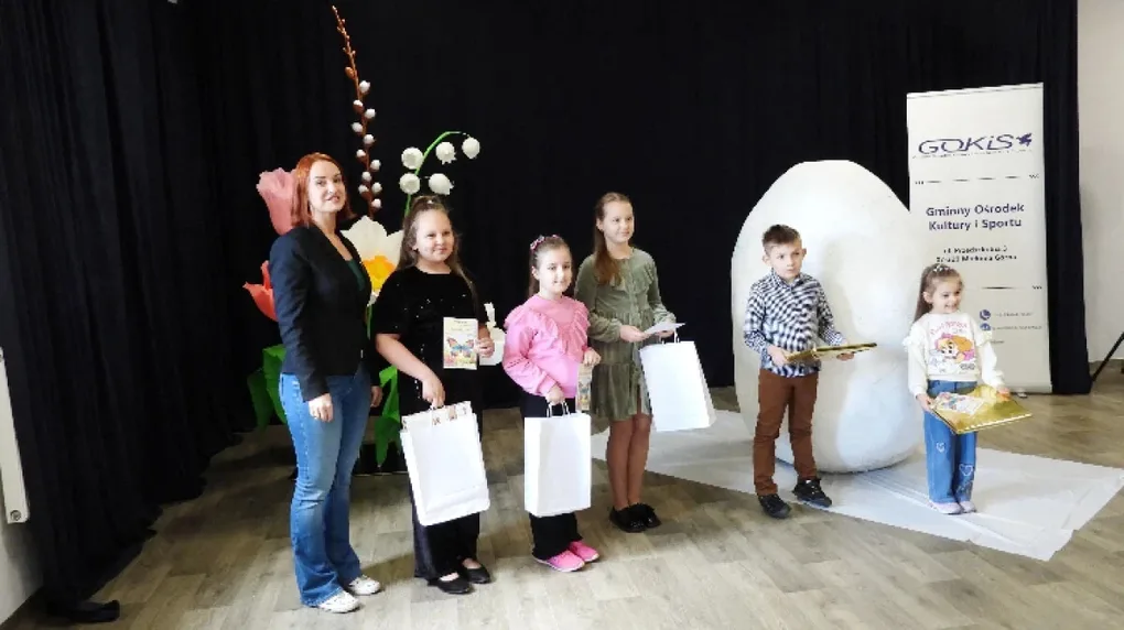 Megapisanka w małkińskim GOKiS. Zdjęcia