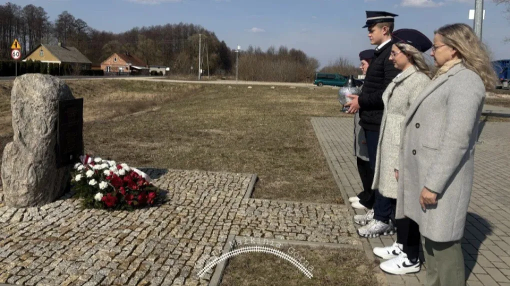 Zapalili znicze pod tablicą upamiętniającą postać Jana Maletki