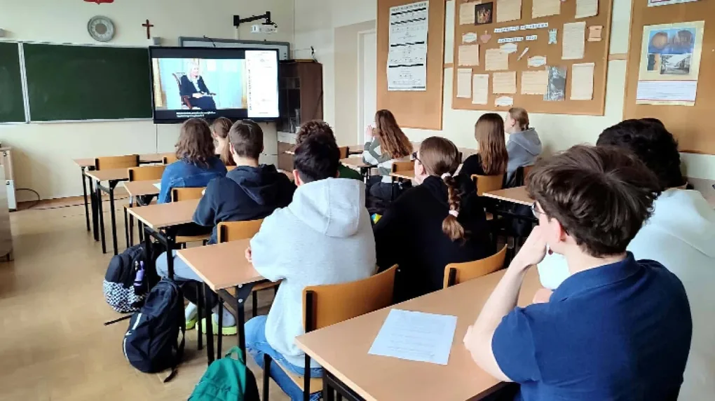Spotkanie z Anną Marią Wesołowską poruszyło uczniów. W "Koperniczku" ruszyli do działania (zdjęcia)