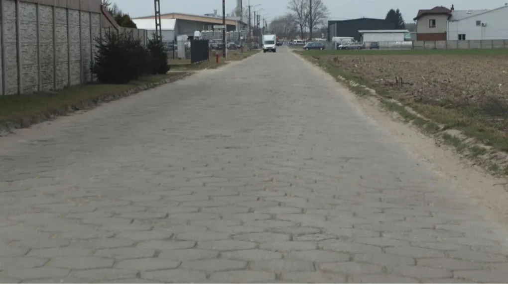Stan dróg w Ostrowi po zimie. Mieszkańcy wskazali problematyczne ulice, a my interweniujemy (zdjęcia, wideo)