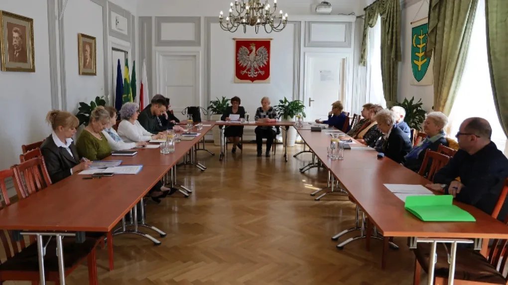 Seniorzy zabrali głos w ważnej sprawie. Chodzi o autobusy i nowy przystanek (zdjęcia)