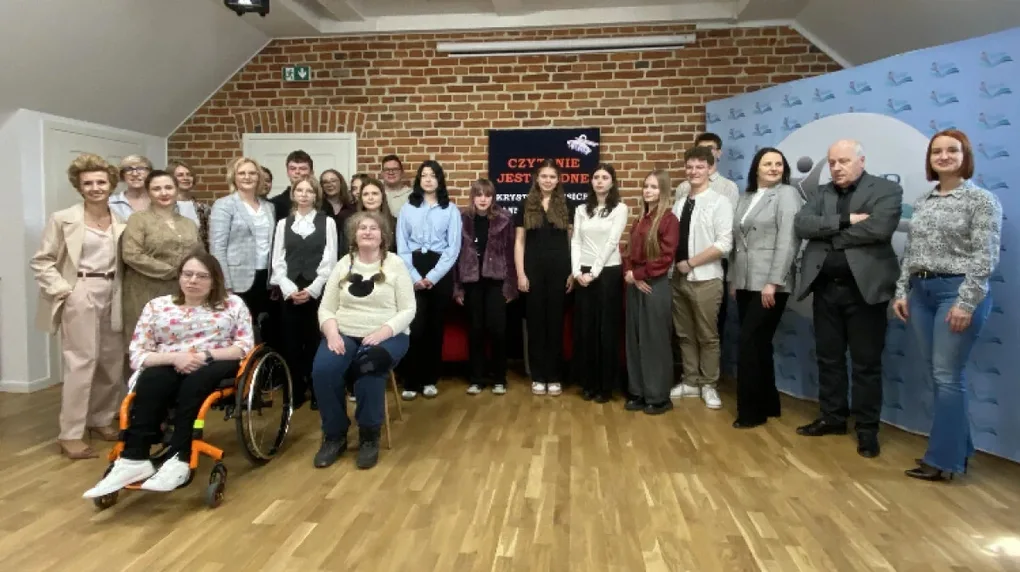 Czytanie jest modne? Oni udowodnili, że tak!