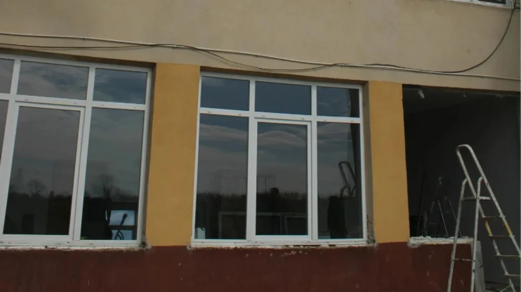 Będzie ładniejszy i tańszy w utrzymaniu - trwa modernizacja Zespołu Szkół Specjalnych w Starym Lubiejewie (zdjęcia)