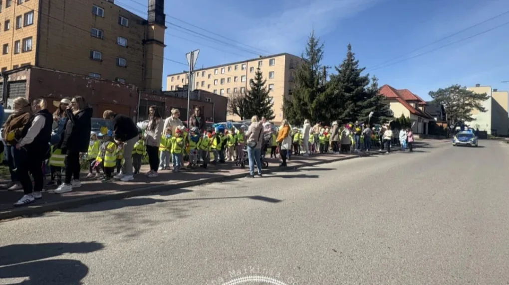 Blisko 150 przedszkolaków przeszło ulicami Małkini Górnej. Odbył się 23. Marsz Ekologiczny (zdjęcia)