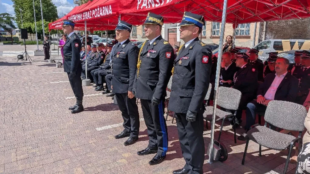 Powiatowy Dzień Strażaka w Ostrowi. Były odznaczenia, awanse i wyróżnienia (zdjęcia)