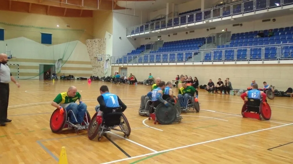 "Grom" na pudle w rugby na wózkach
