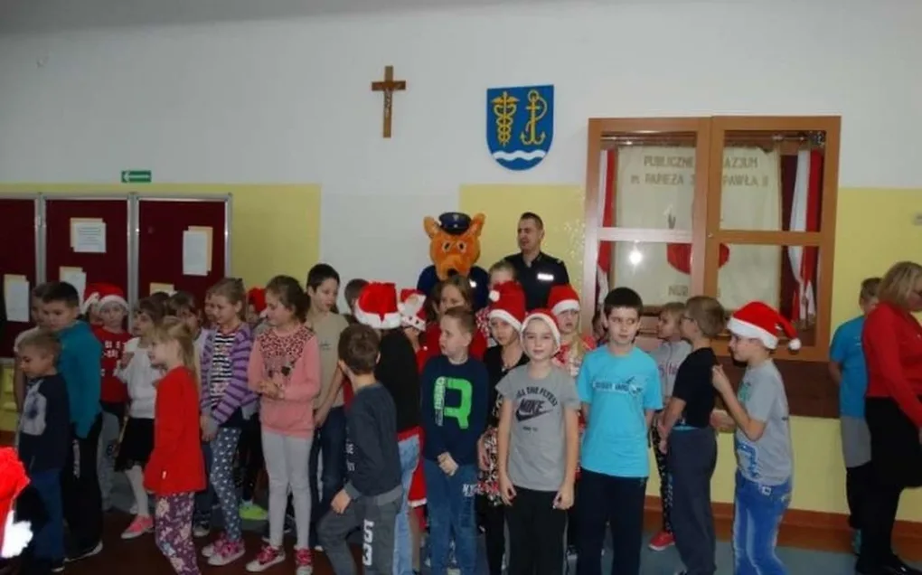 Policjanci z wizytą w Zespole Szkół w Nurze