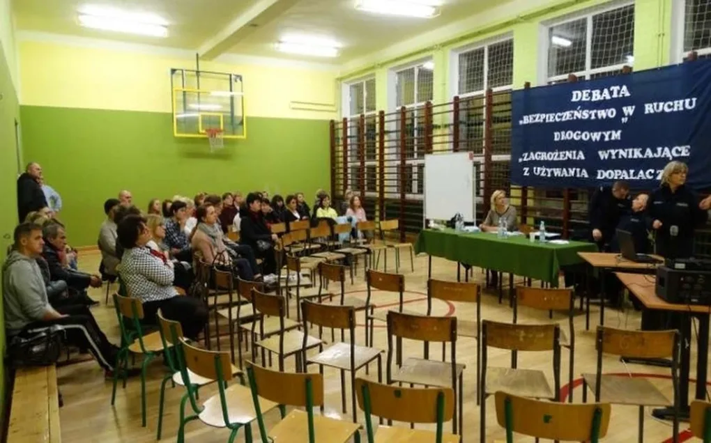 Debata o bezpieczeństwie w ruchu drogowym i zagrożeniach związanych z dopalaczami