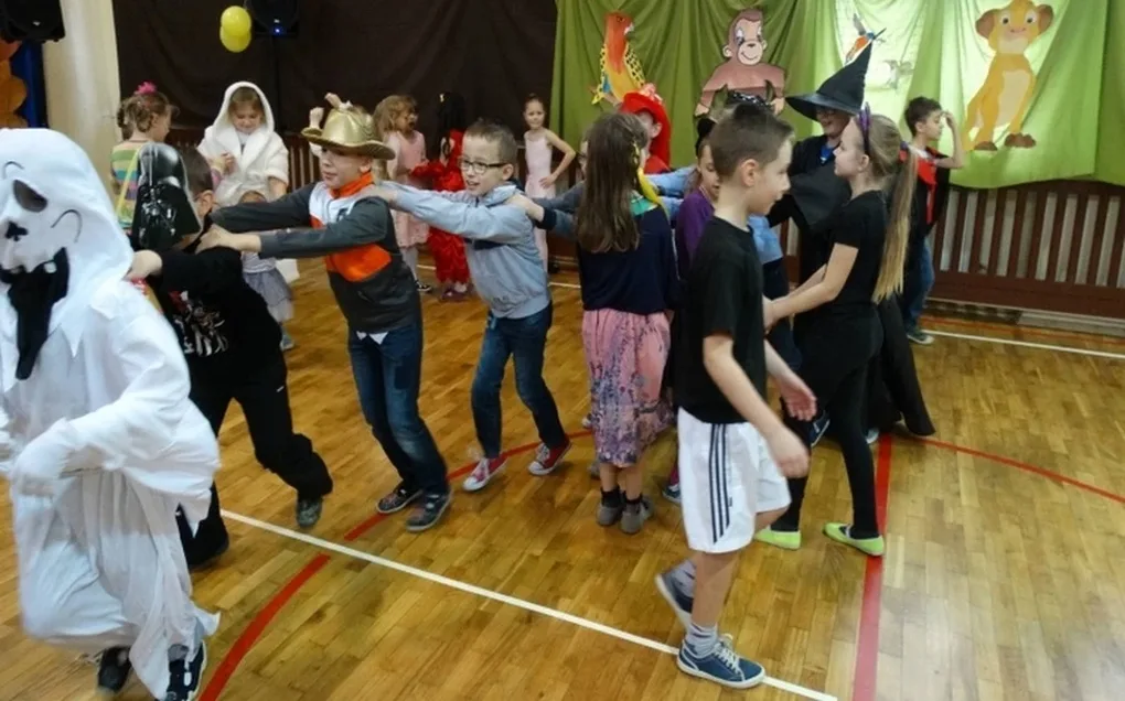 Zabawa noworoczna w ostrowskim ZSP nr 1