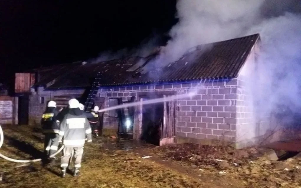 Pożar budynku gospodarczego w Godlewie Wielkim (zdjęcia)