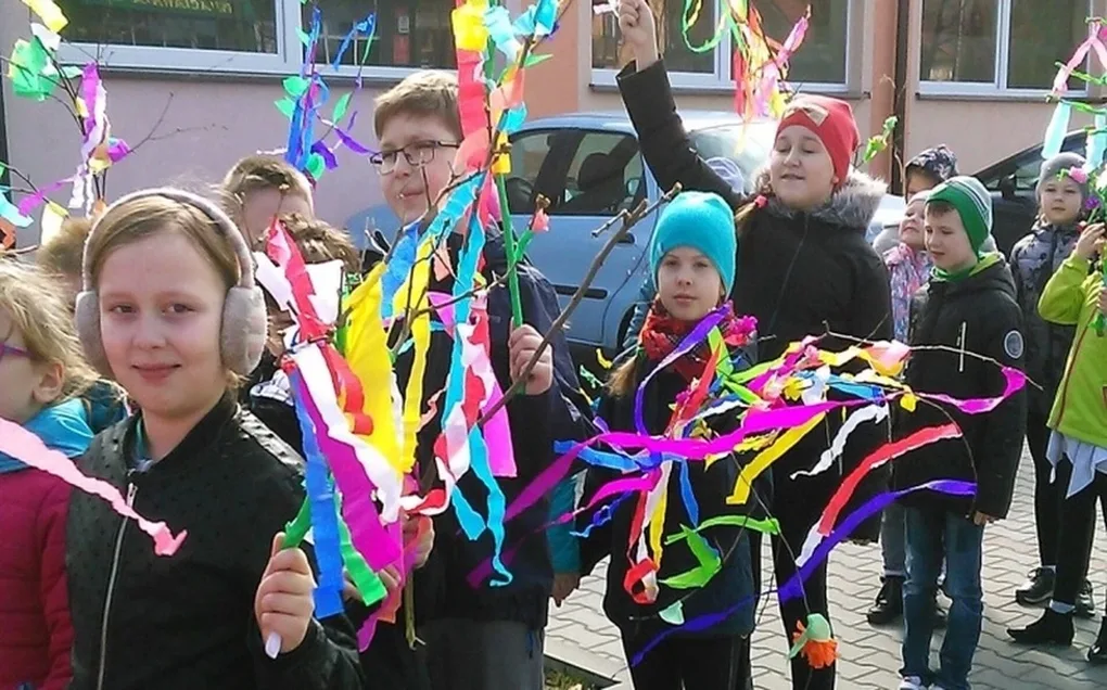 "Dwójka" powitała wiosnę paląc marzannę (zdjęcia)