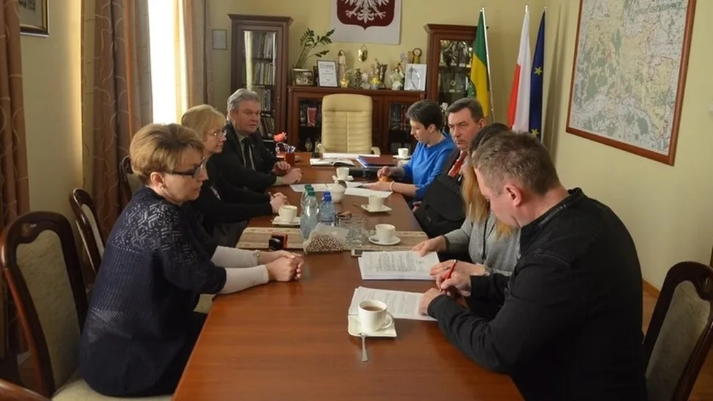 Powiat ostrowski przebuduje prawie 4 km dróg