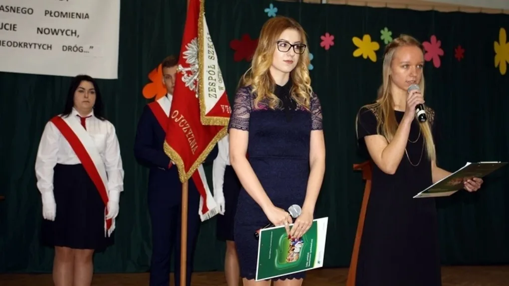 Maturzyści "Rubinka" pożegnali szkolne mury (zdjęcia)