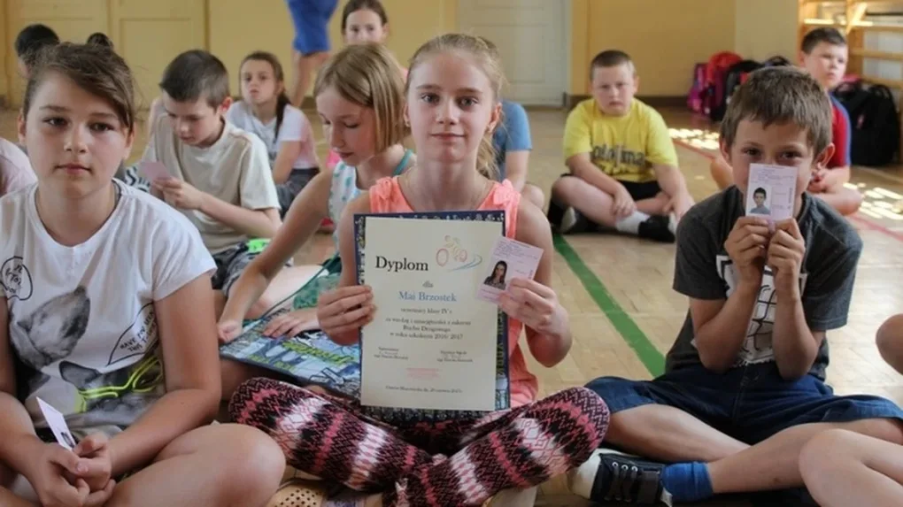 Uczniowie "Jedynki" z kartami rowerowymi (zdjęcia)