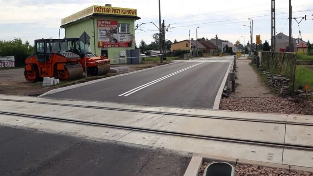 Remont przejazdu kolejowego na drodze wojewódzkiej nr 627 zakończony (zdjęcia)