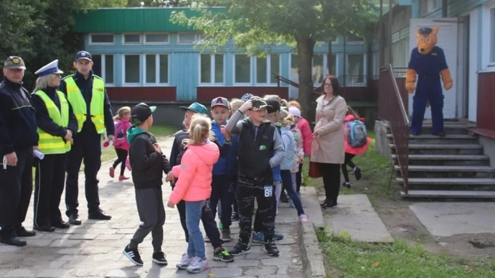 Policjanci edukowali dzieci z "Jedynki" (zdjęcia)