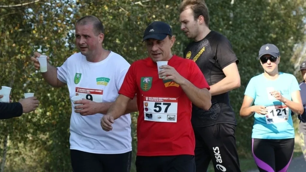 Biegiem oddali hołd marynarzom i ułanom (zdjęcia, wideo)