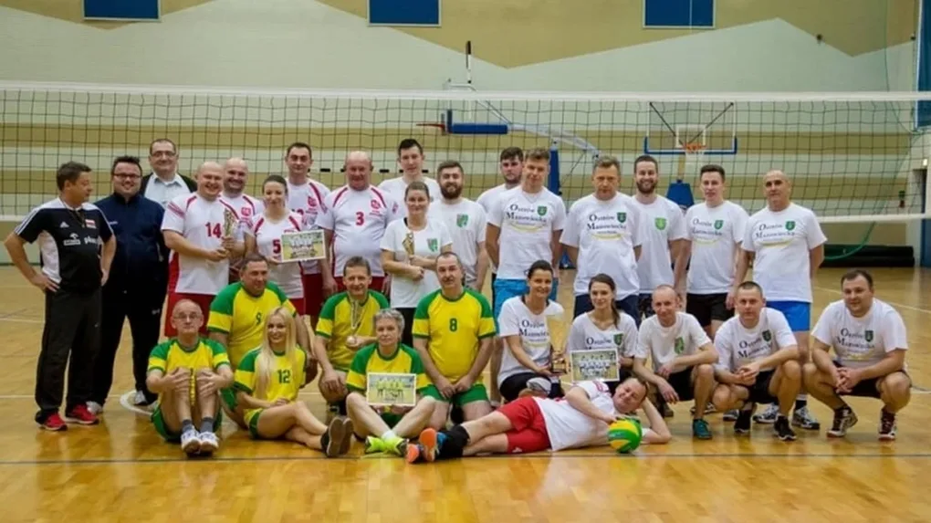 Siatkarska rywalizacja samorządów (zdjęcia)