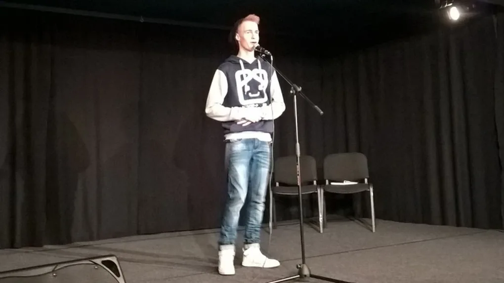 Młodzież z powiatu poznała ostrowski teatr (zdjęcia)