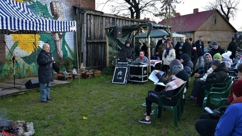 Piknik niepodległościowy w ostrowskim ogrodzie społecznym (zdjęcia)
