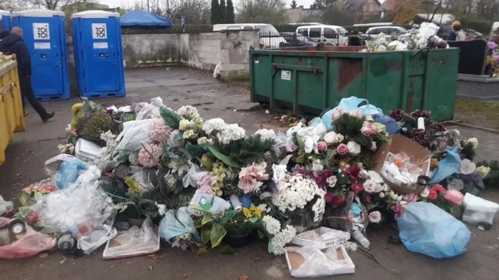 Skrzynka skarg: potężny bałagan na ostrowskim cmentarzu