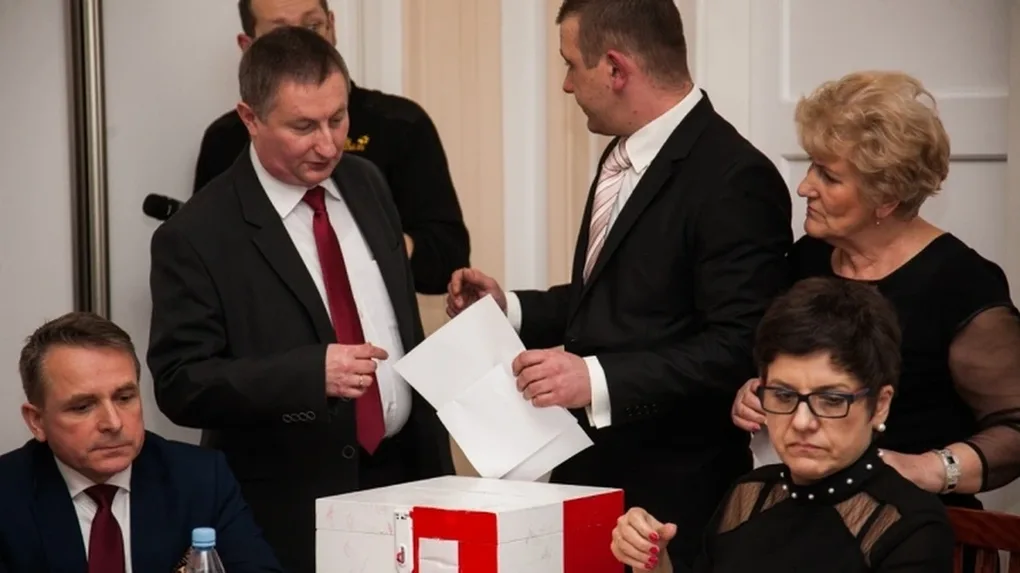 Rewolucja w ostrowskiej radzie miasta (zdjęcia, wideo)