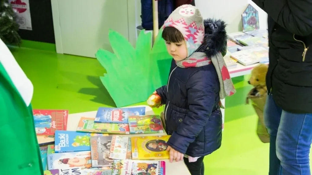 Mobilna biblioteka w przedszkolu "Żółty Słonik" (zdjęcia, wideo)