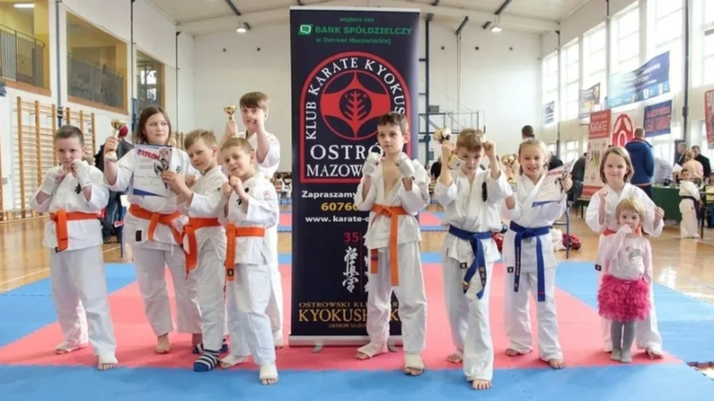 Worek medali ostrowskich karateków w Siedlcach (zdjęcia)