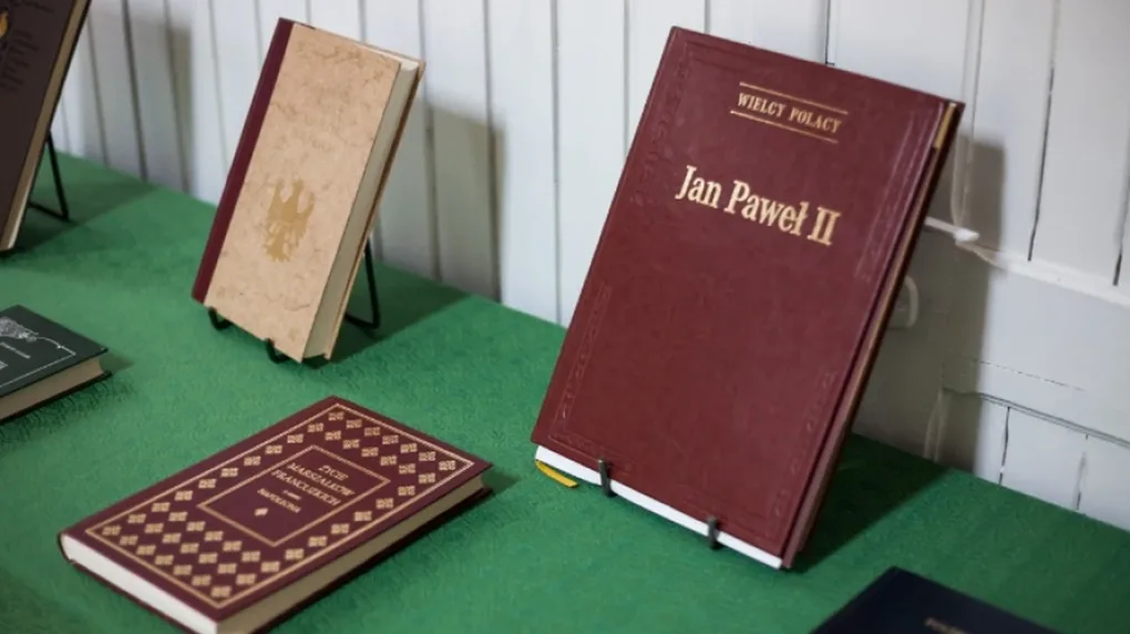 Piękne dzieła na wystawie ostrowskiej biblioteki (zdjęcia)