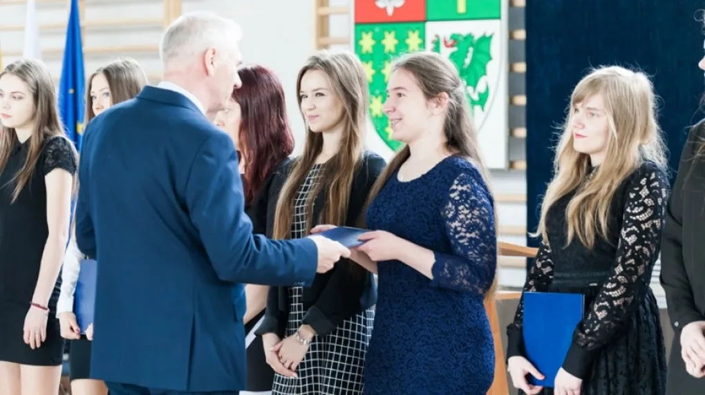 Maturzyści "Kopernika" opuścili szkolne mury (zdjęcia, wideo)