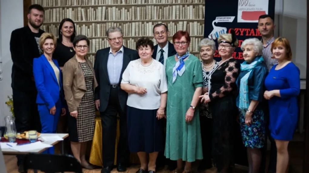  "Czytamy dla niepodległej". Konkurs na uczniów szkół średnich i dorosłych (zdjęcia, wideo)
