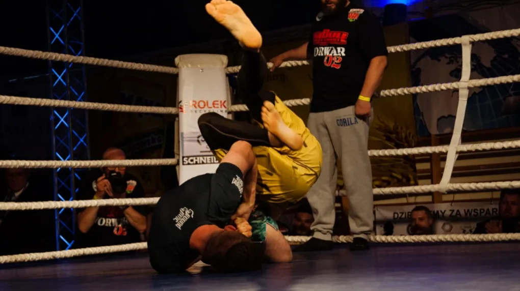 WOR War02: widowiskowa akcja Majewskiego w bjj (wideo)