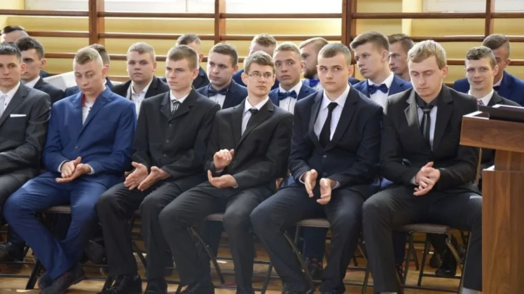 Maturzyści lubiejewskiej placówki opuścili szkolne mury (zdjęcia)