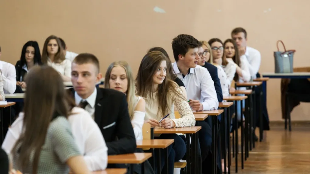 Abiturienci "Rubinka" zdają egzamin z języka polskiego (zdjęcia)