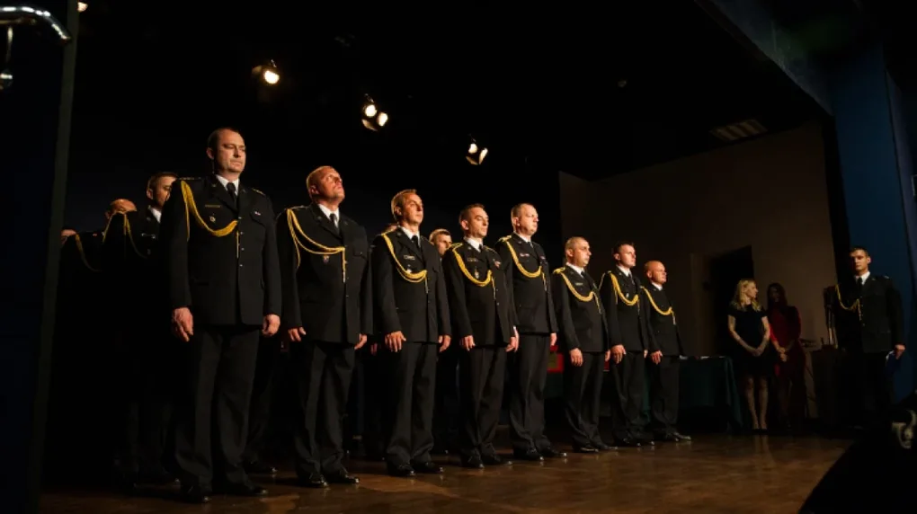 Odznaczenia i awanse dla strażaków (zdjęcia, wideo, lista odznaczonych)