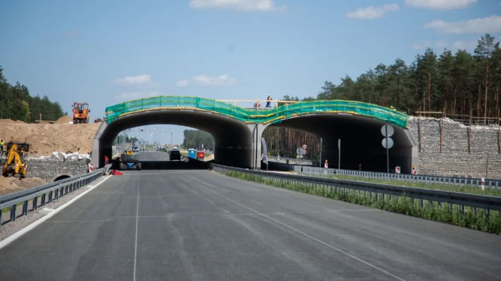 Intensywne prace na odcinkach drogi ekspresowej S8 (zdjęcia)