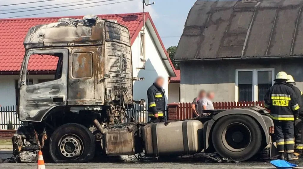 Pożar samochodu ciężarowego w Broku (zdjęcia)