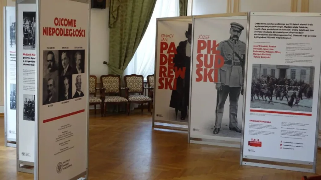 "Ojcowie niepodległości". Wystawa w ostrowskim ratuszu