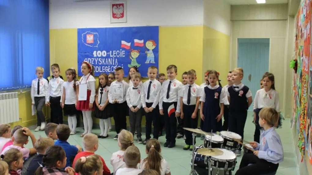 Najmłodsi uczniowie "jedynki" dla niepodległej (zdjęcia)