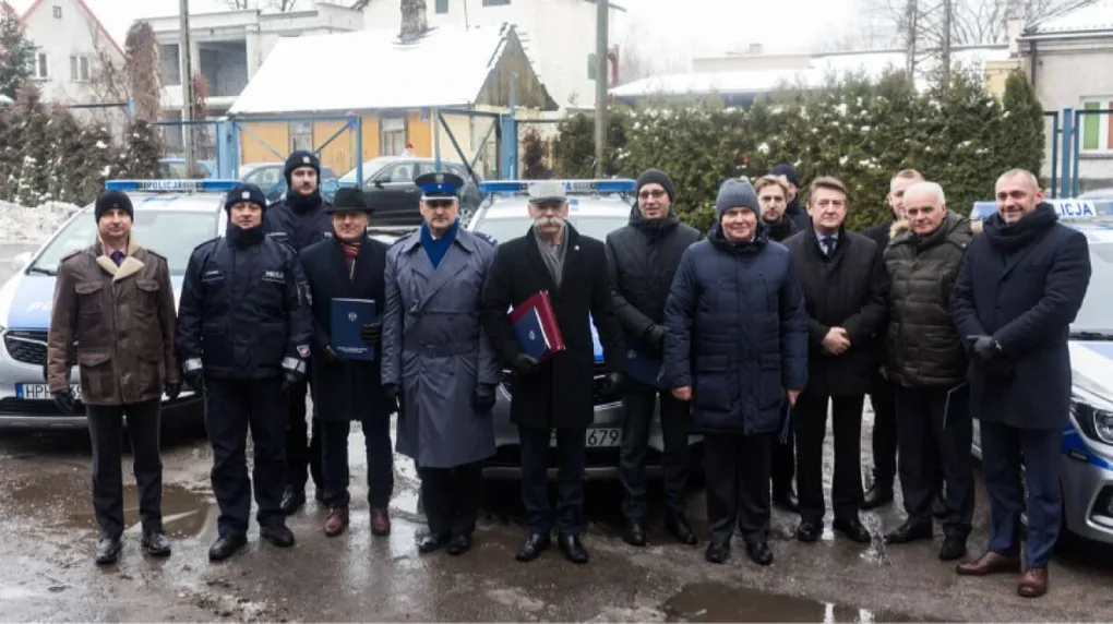 Ostrowscy policjanci z nowymi radiowozami (zdjęcia)