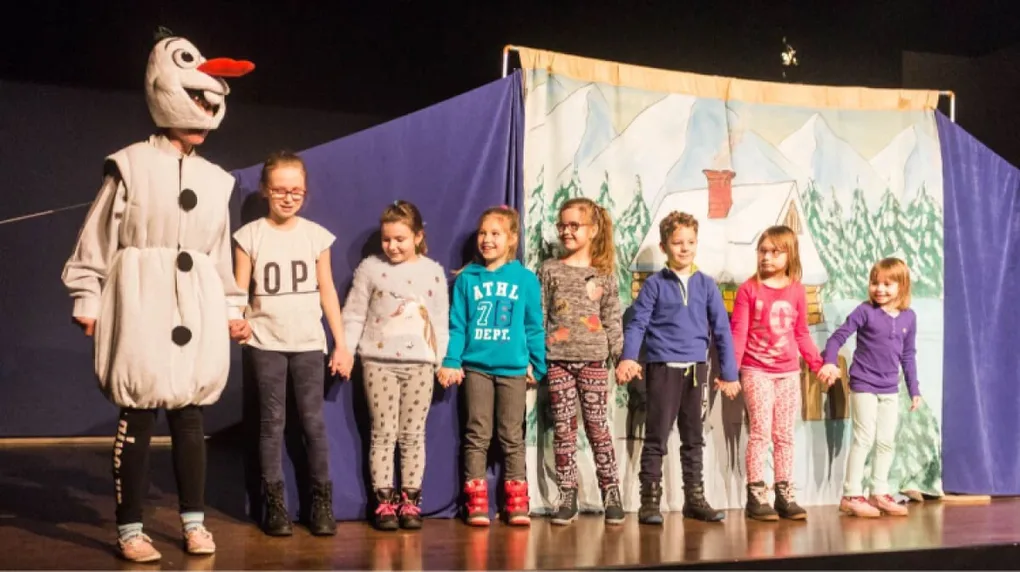 "Lodowa kraina" - teatrzyk dla dzieci (zdjęcia, wideo)