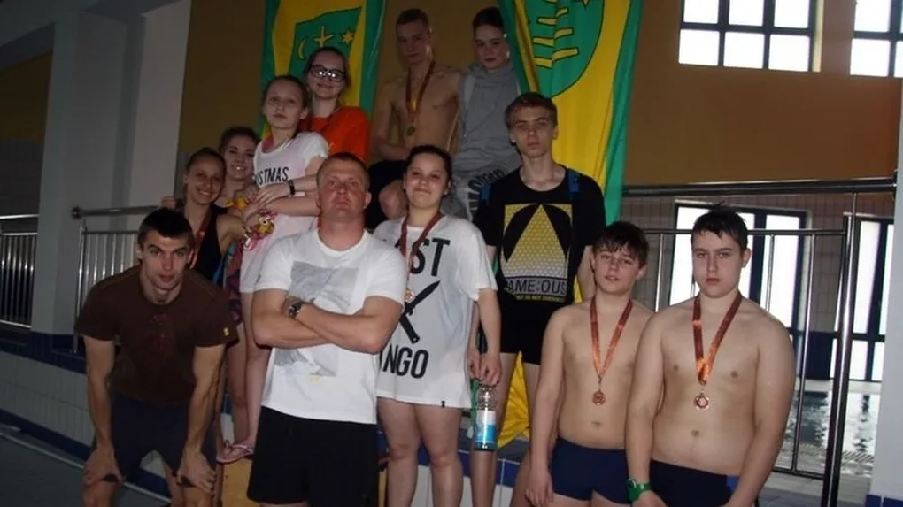Międzyszkolna rywalizacja na basenie (zdjęcia)