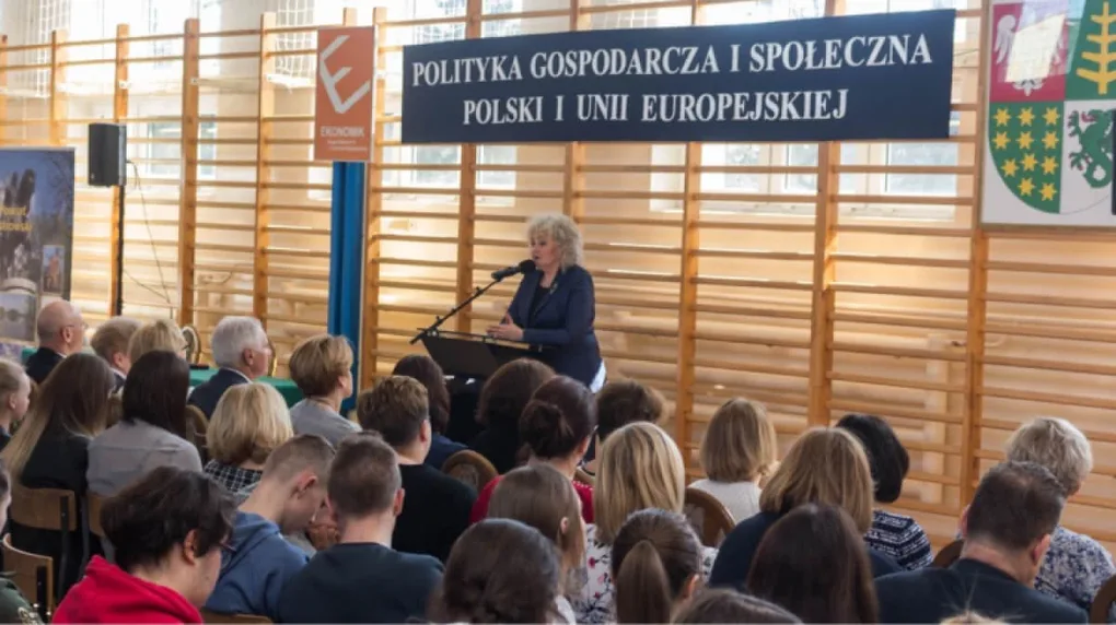 "Wiele problemów można rozwiązać dzięki programom rządowym". Maria Koc gościła w Ostrowi Mazowieckiej (zdjęcia, wideo)