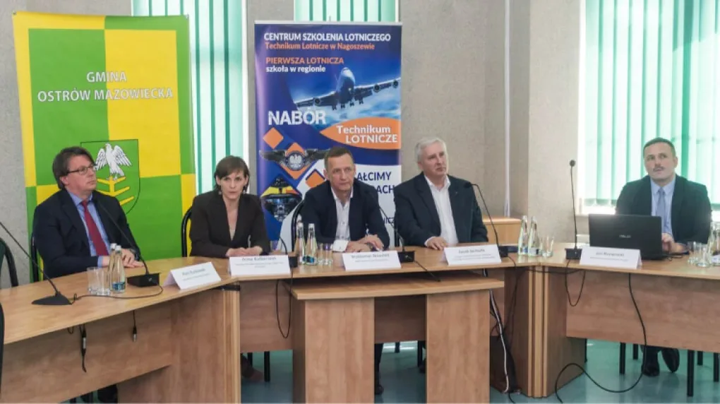 "Lotnictwo jest przyszłością i przygodą życia". Konferencja prasowa o szkole lotniczej w Nagoszewie (zdjęcia, wideo)